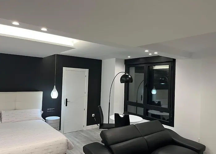 Apartman Black And White 