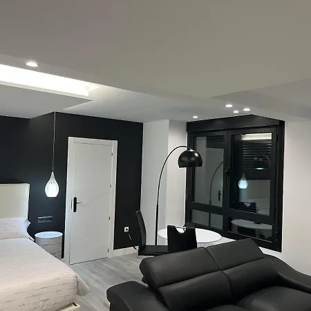 Apartman Black And White 